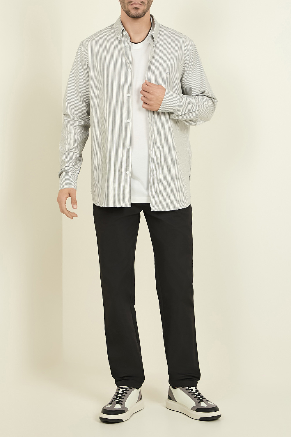 חולצת כפתורים